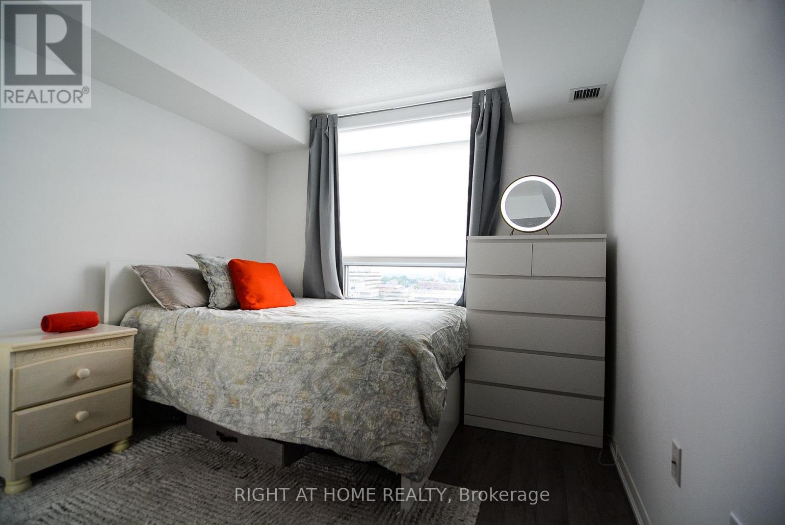 1001 - 3091 Dufferin Street, Toronto, Ontario  M6A 0C4 - Photo 11 - W12378947