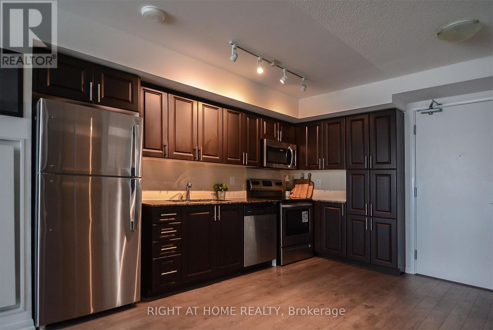 1001 - 3091 Dufferin Street, Toronto, Ontario  M6A 0C4 - Photo 3 - W12378947