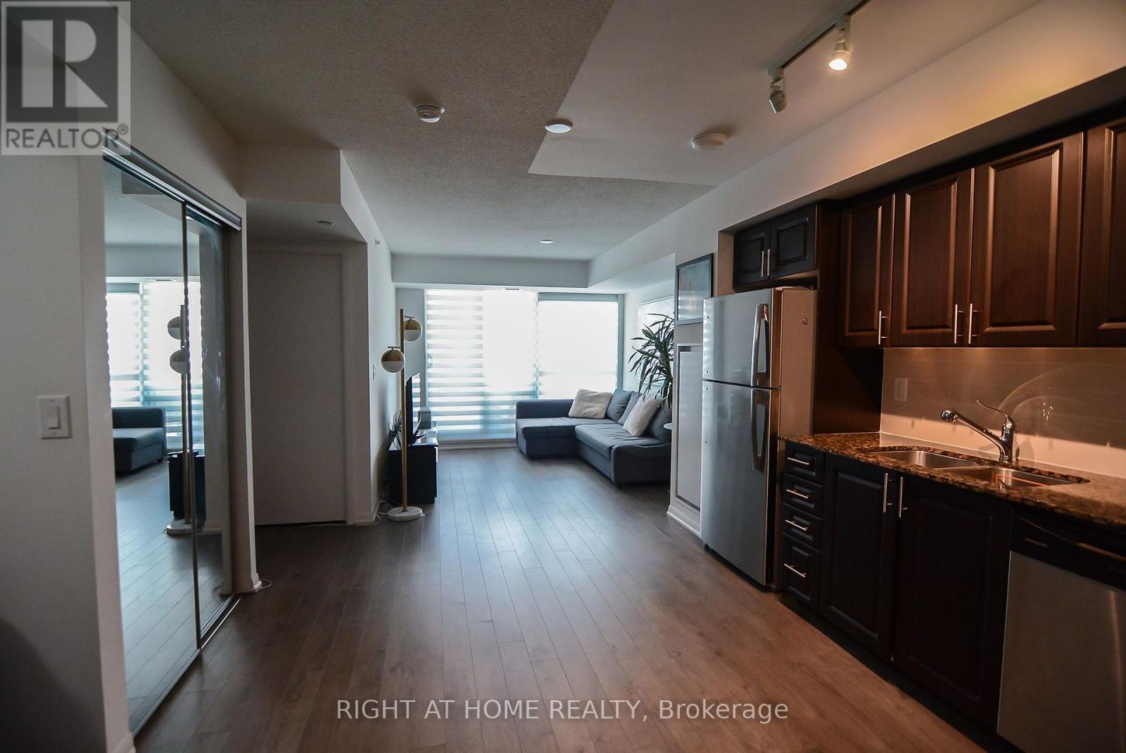 1001 - 3091 Dufferin Street, Toronto, Ontario  M6A 0C4 - Photo 4 - W12378947