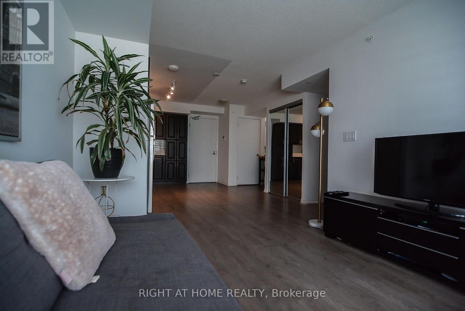 1001 - 3091 Dufferin Street, Toronto, Ontario  M6A 0C4 - Photo 7 - W12378947