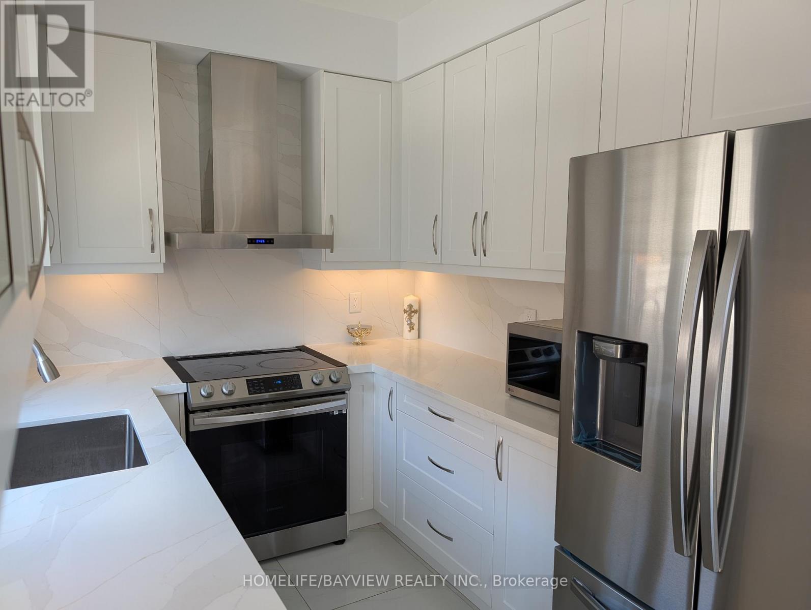32 Devonsleigh Drive, Brampton (Fletcher's Meadow), Ontario  L7A 3S3 - Photo 9 - W12378972
