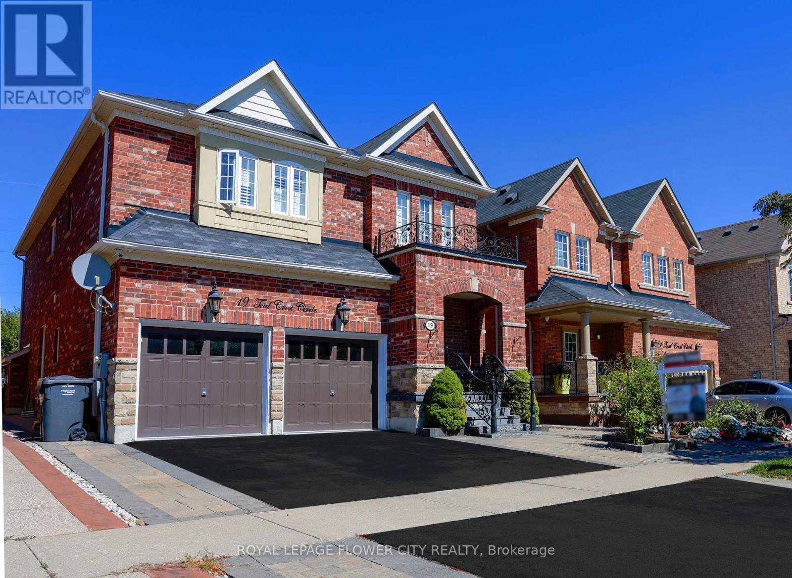 19 Teal Crest Circle, Brampton, Ontario  L6X 2Z6 - Photo 2 - W12378973