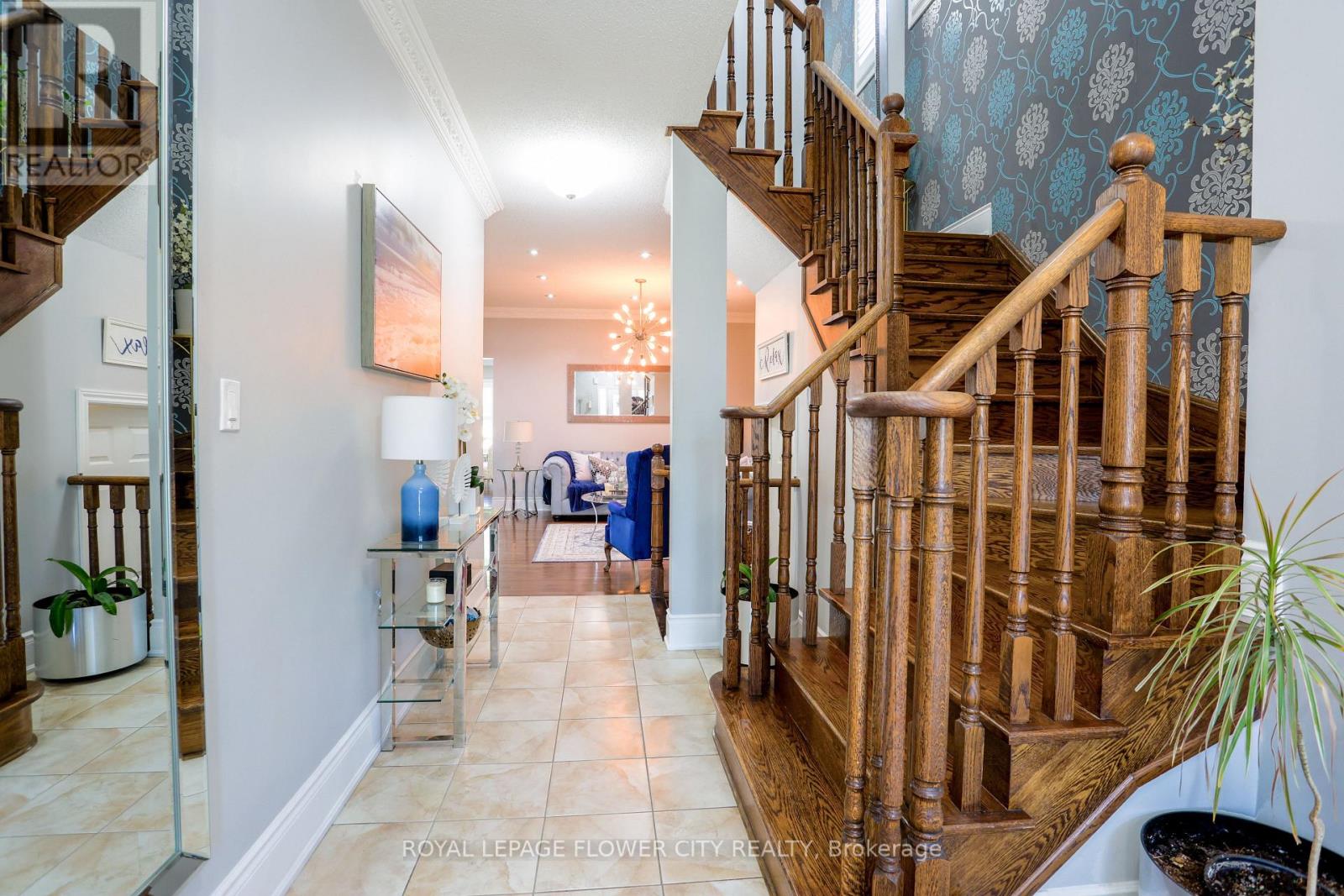 19 Teal Crest Circle, Brampton, Ontario  L6X 2Z6 - Photo 4 - W12378973