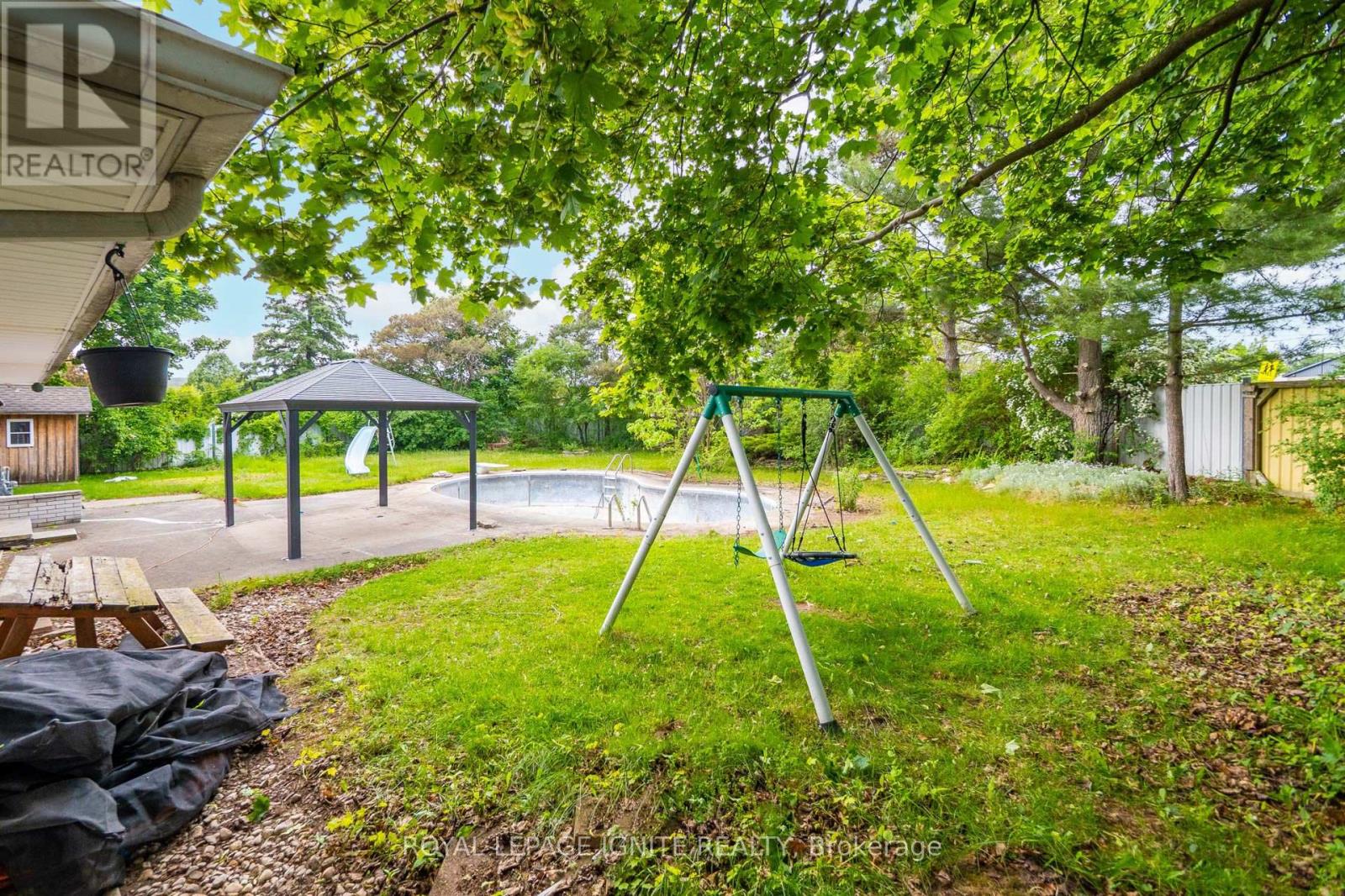 1761 Daleview Crescent, Cambridge, Ontario  N3H 4R4 - Photo 45 - X12378953
