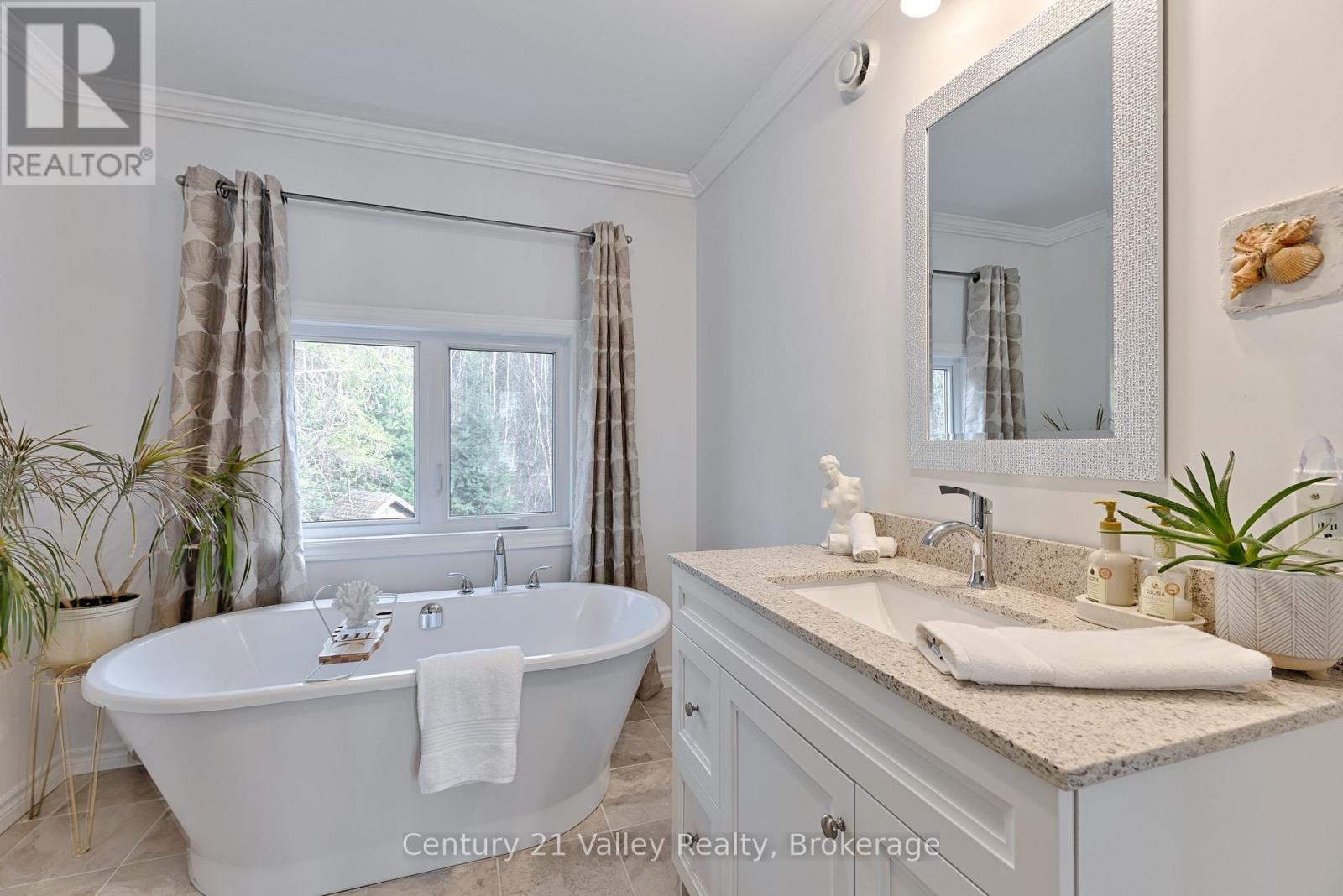 91 Muskie Lane, North Algona Wilberforce, Ontario  K0J 1X0 - Photo 29 - X12107267