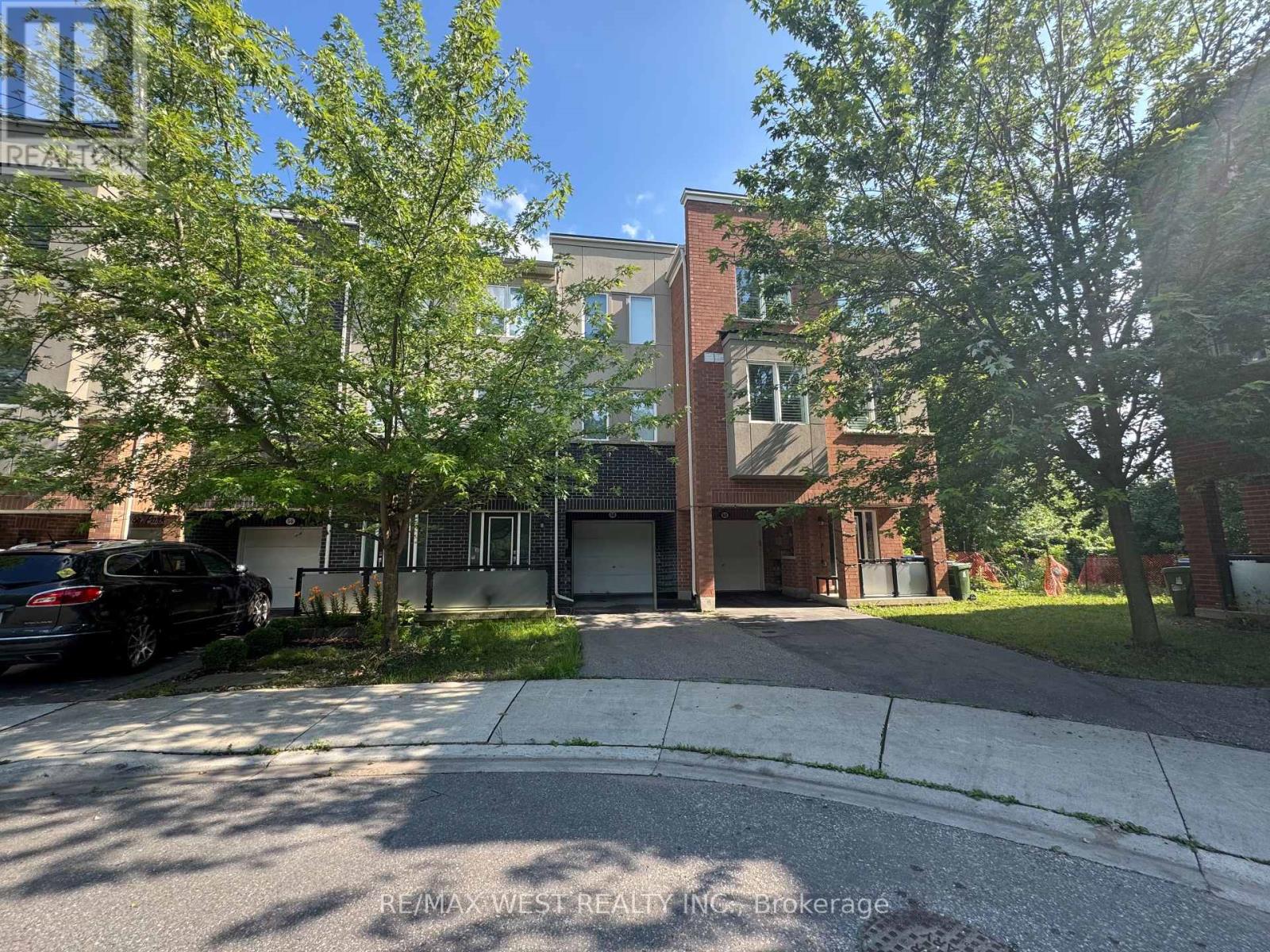 58 HERON PARK PLACE, Toronto, Ontario