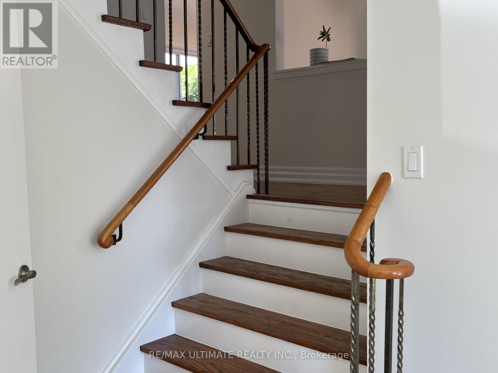23 Munford Crescent, Toronto, Ontario  M4B 1B9 - Photo 5 - E12379021