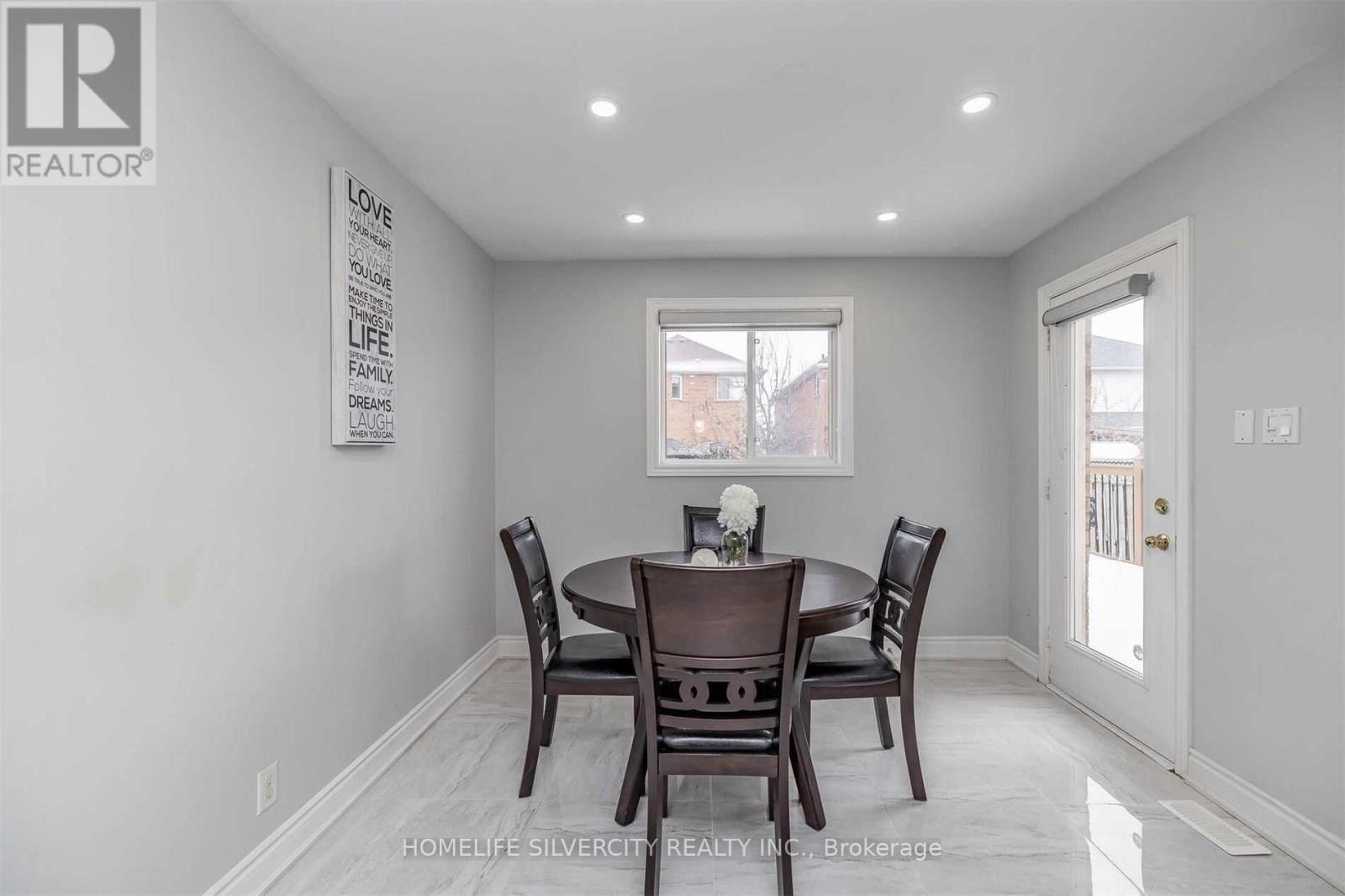 39 Summerdale Crescent, Brampton, Ontario  L6X 4V9 - Photo 10 - W12379001