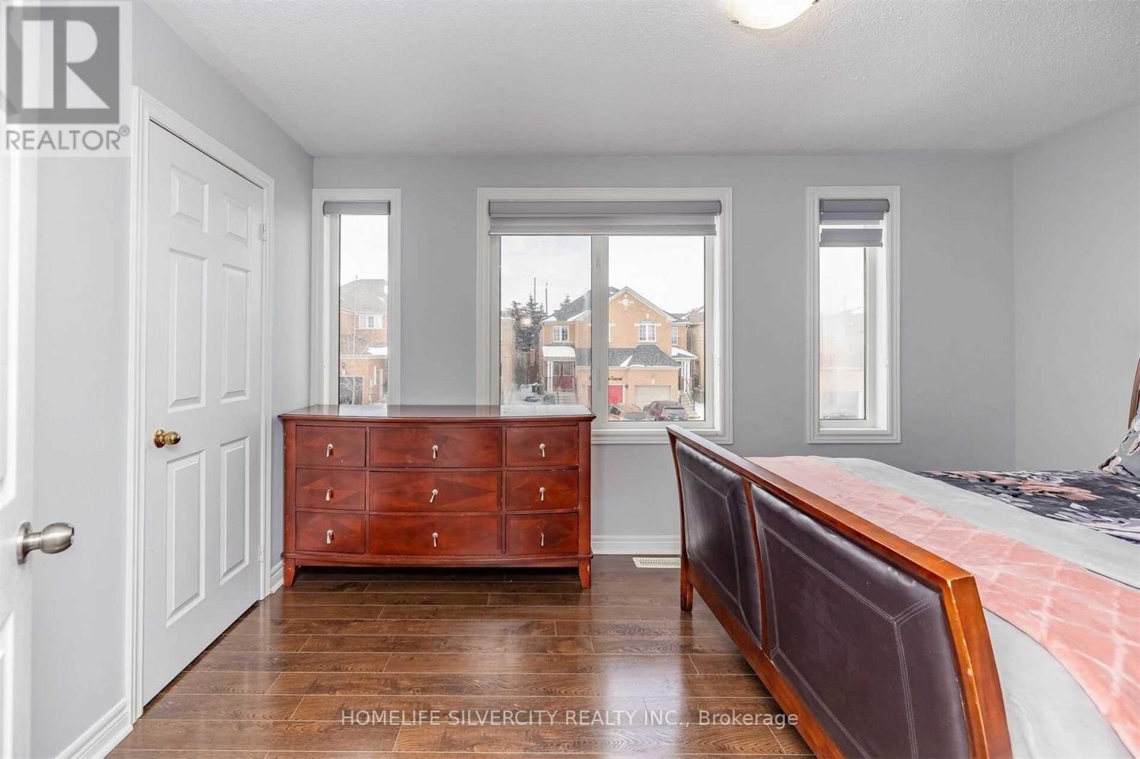 39 Summerdale Crescent, Brampton, Ontario  L6X 4V9 - Photo 26 - W12379001