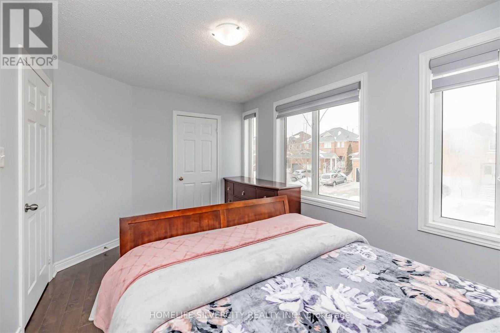 39 Summerdale Crescent, Brampton, Ontario  L6X 4V9 - Photo 28 - W12379001