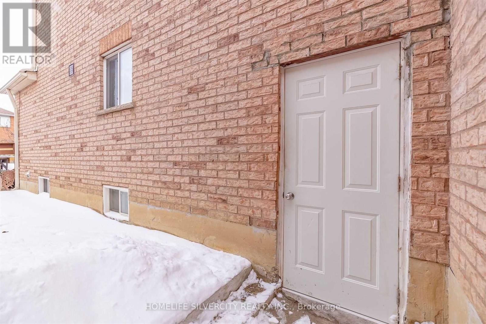 39 Summerdale Crescent, Brampton, Ontario  L6X 4V9 - Photo 31 - W12379001