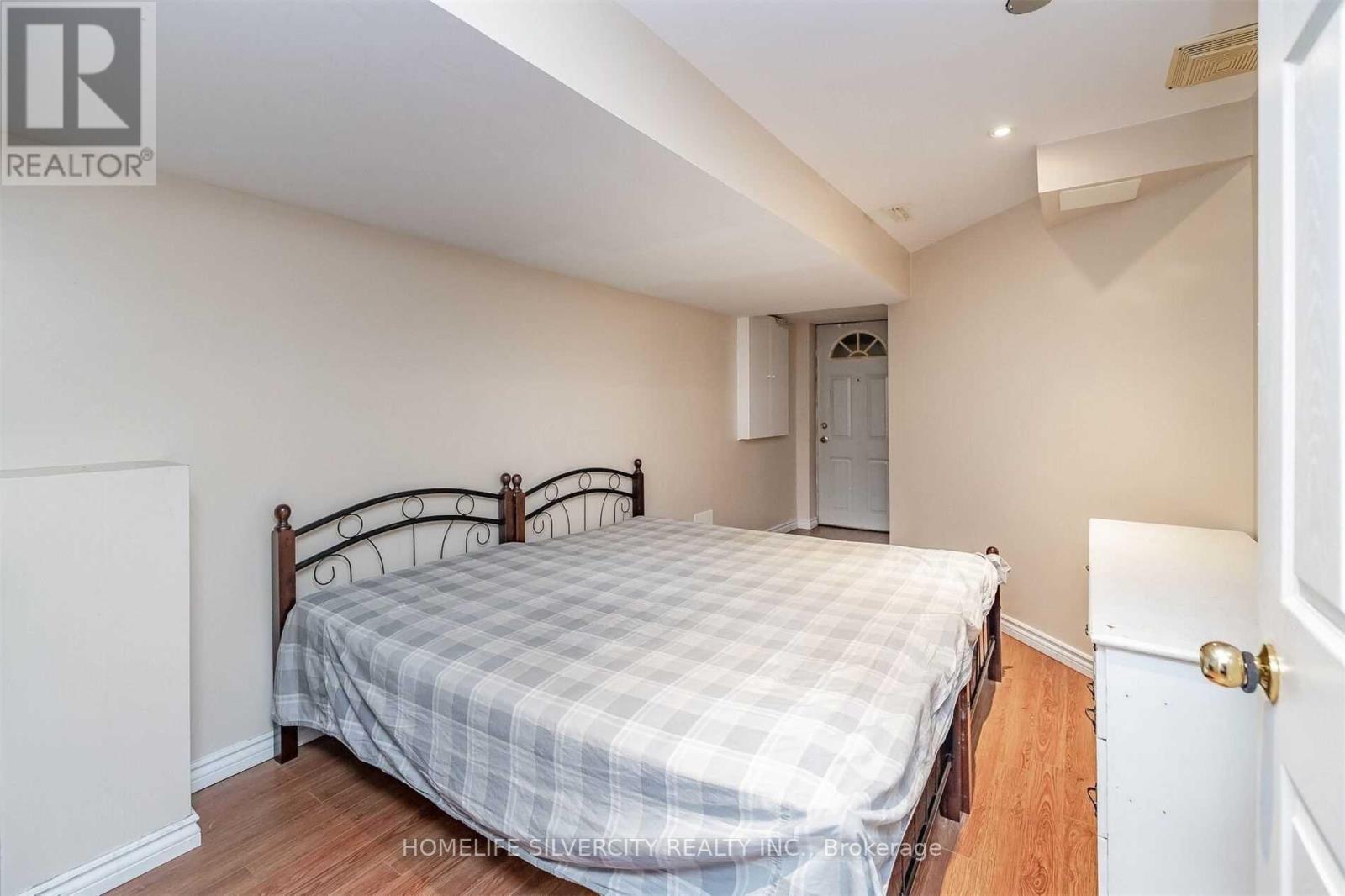 39 Summerdale Crescent, Brampton, Ontario  L6X 4V9 - Photo 35 - W12379001