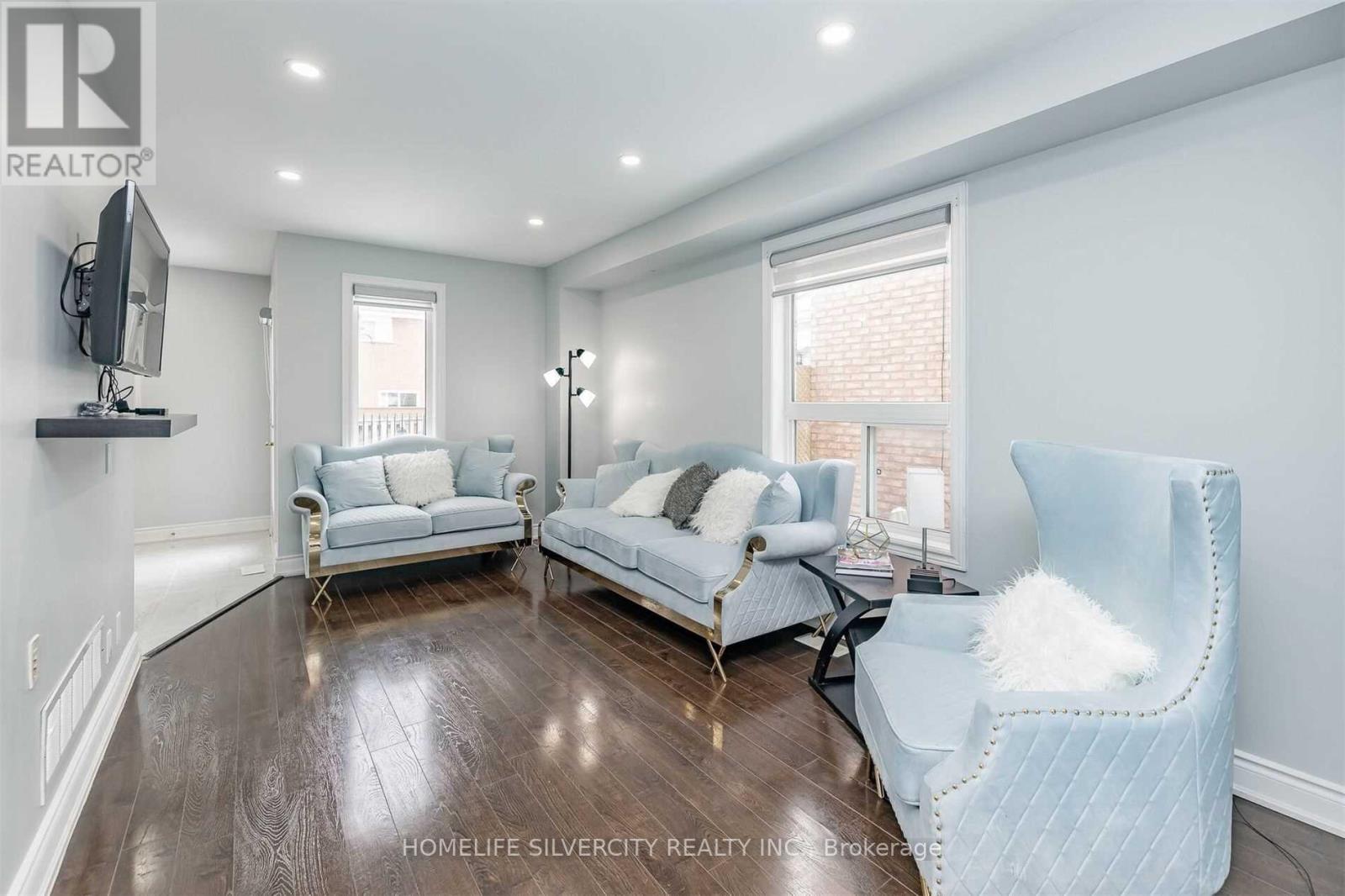 39 Summerdale Crescent, Brampton, Ontario  L6X 4V9 - Photo 7 - W12379001