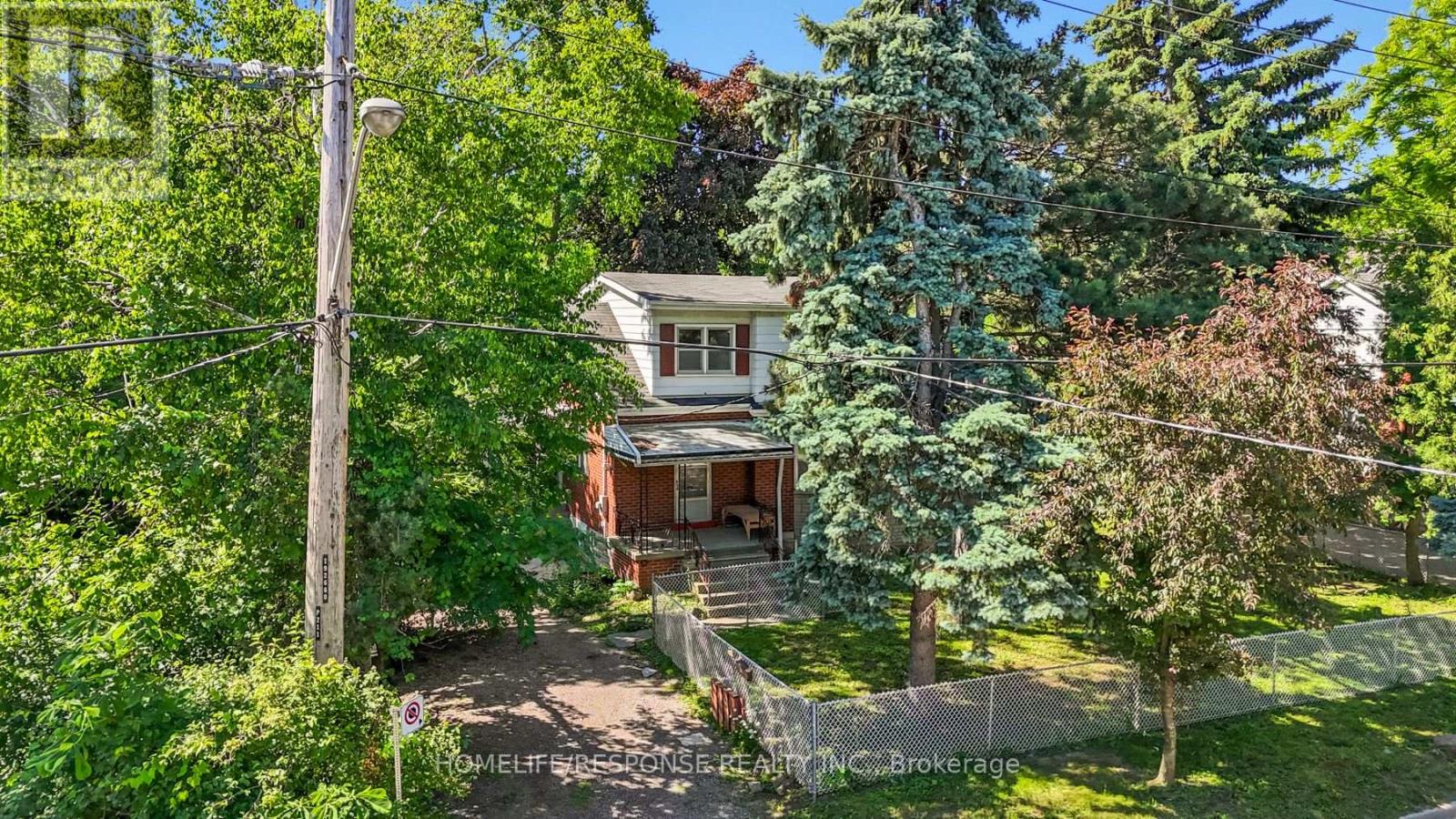 211 BERING AVENUE, Toronto, Ontario