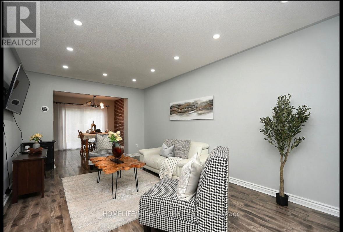 58 Crawford Drive, Brampton, Ontario  L6V 2C7 - Photo 4 - W12379042