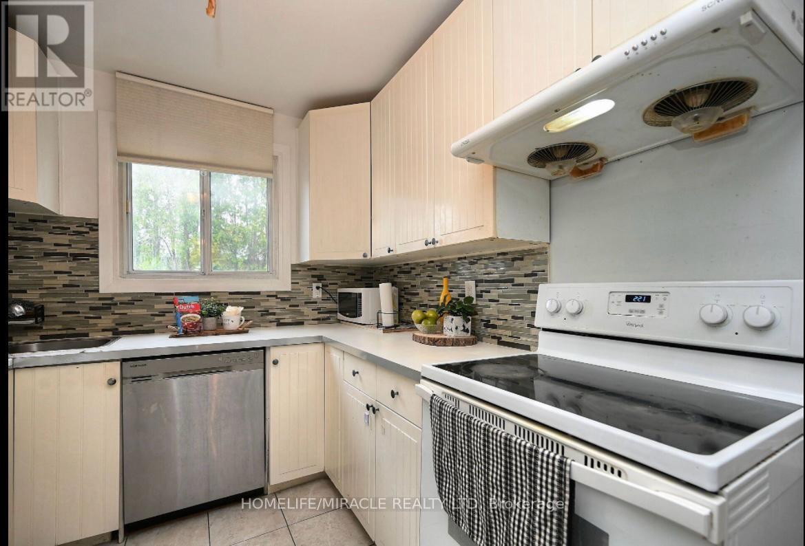 58 Crawford Drive, Brampton, Ontario  L6V 2C7 - Photo 7 - W12379042