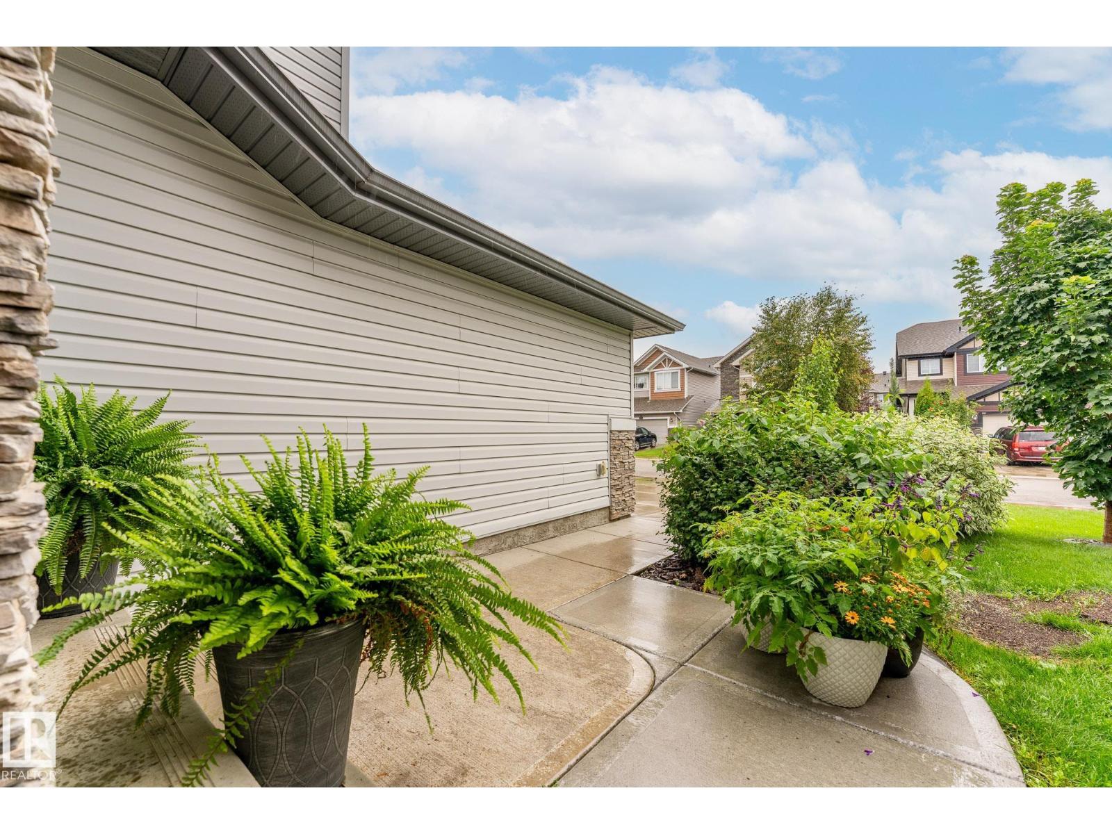 3705 167a Av Nw, Edmonton, Alberta  T5Y 0X6 - Photo 3 - E4453114