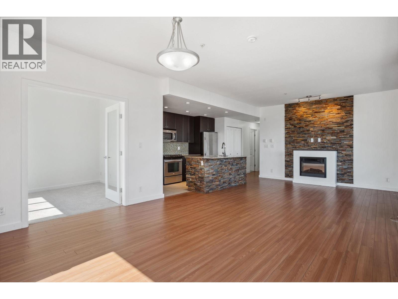 306 225 Francis Way, New Westminster, British Columbia  V3L 0G1 - Photo 2 - R3043323