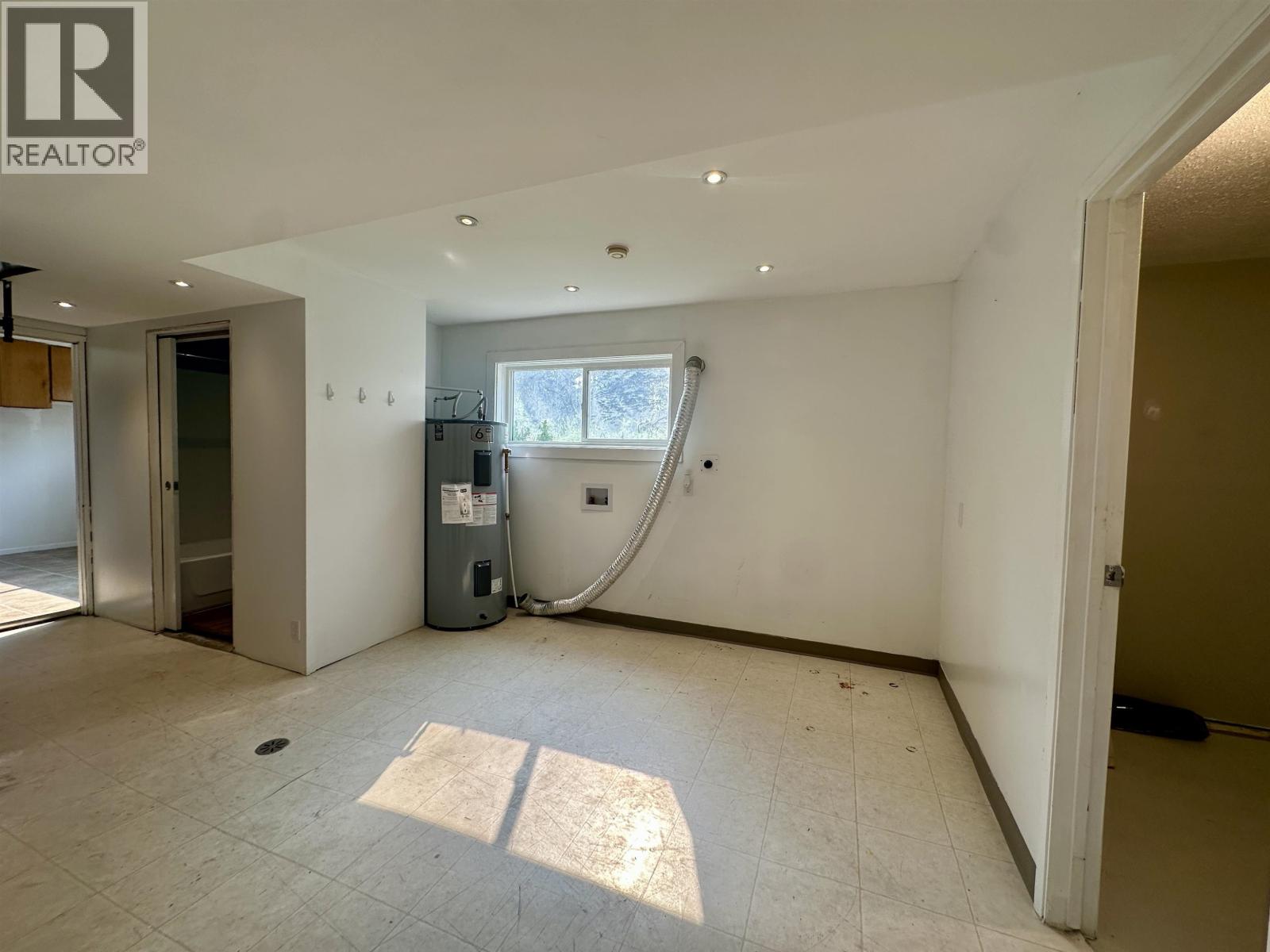 404 Vanderview Drive, Vanderhoof, British Columbia  V0J 3A2 - Photo 28 - R3012230