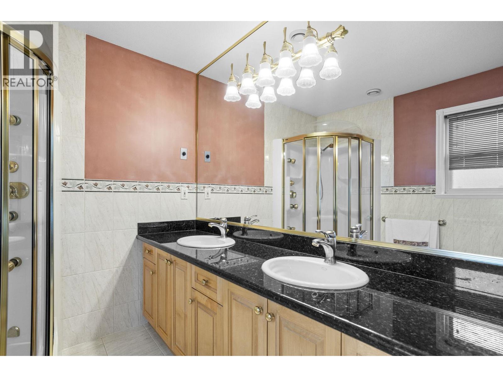 1110 Eighth Avenue, New Westminster, British Columbia  V3M 2R6 - Photo 22 - R3042896