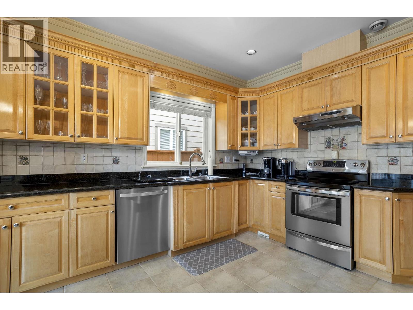 1110 Eighth Avenue, New Westminster, British Columbia  V3M 2R6 - Photo 12 - R3042896