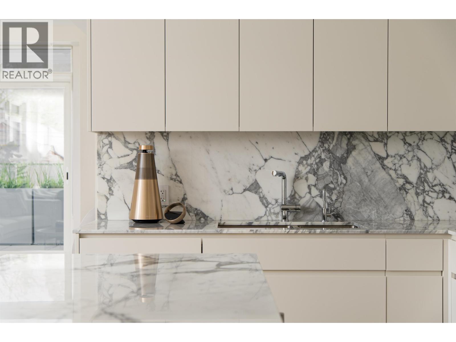 Listing Picture 14 of 39 : 202 3668 W 10TH AVENUE, Vancouver / 溫哥華 - 魯藝地產 Yvonne Lu Group - MLS Medallion Club Member