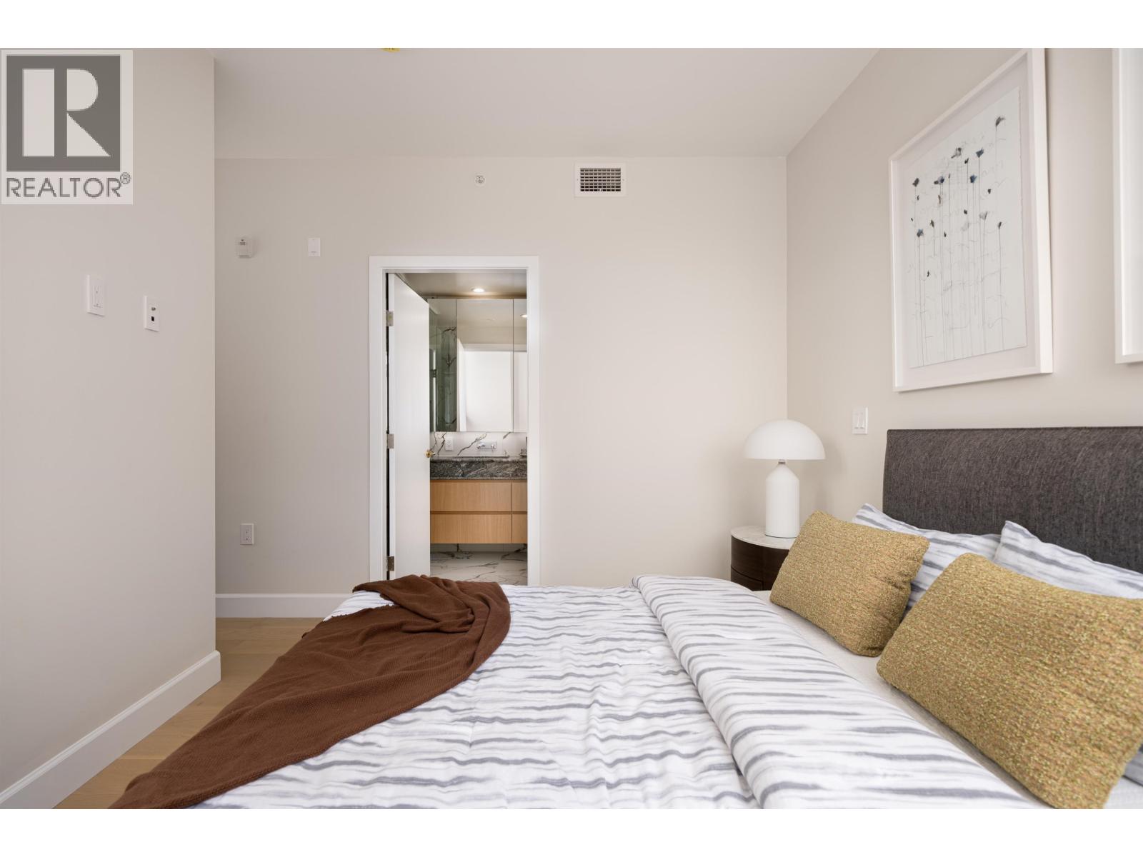 Listing Picture 18 of 39 : 202 3668 W 10TH AVENUE, Vancouver / 溫哥華 - 魯藝地產 Yvonne Lu Group - MLS Medallion Club Member