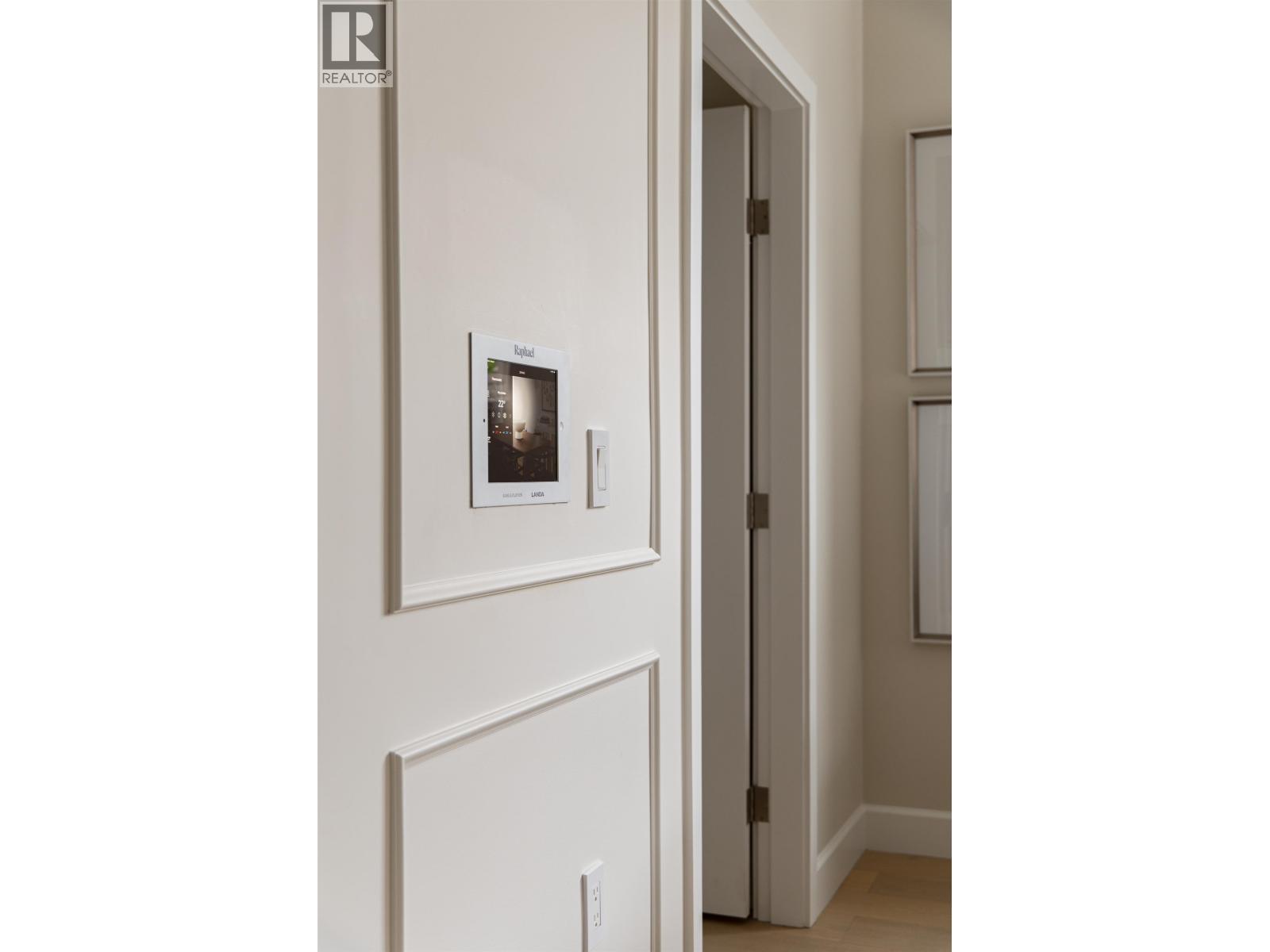 Listing Picture 25 of 39 : 202 3668 W 10TH AVENUE, Vancouver / 溫哥華 - 魯藝地產 Yvonne Lu Group - MLS Medallion Club Member