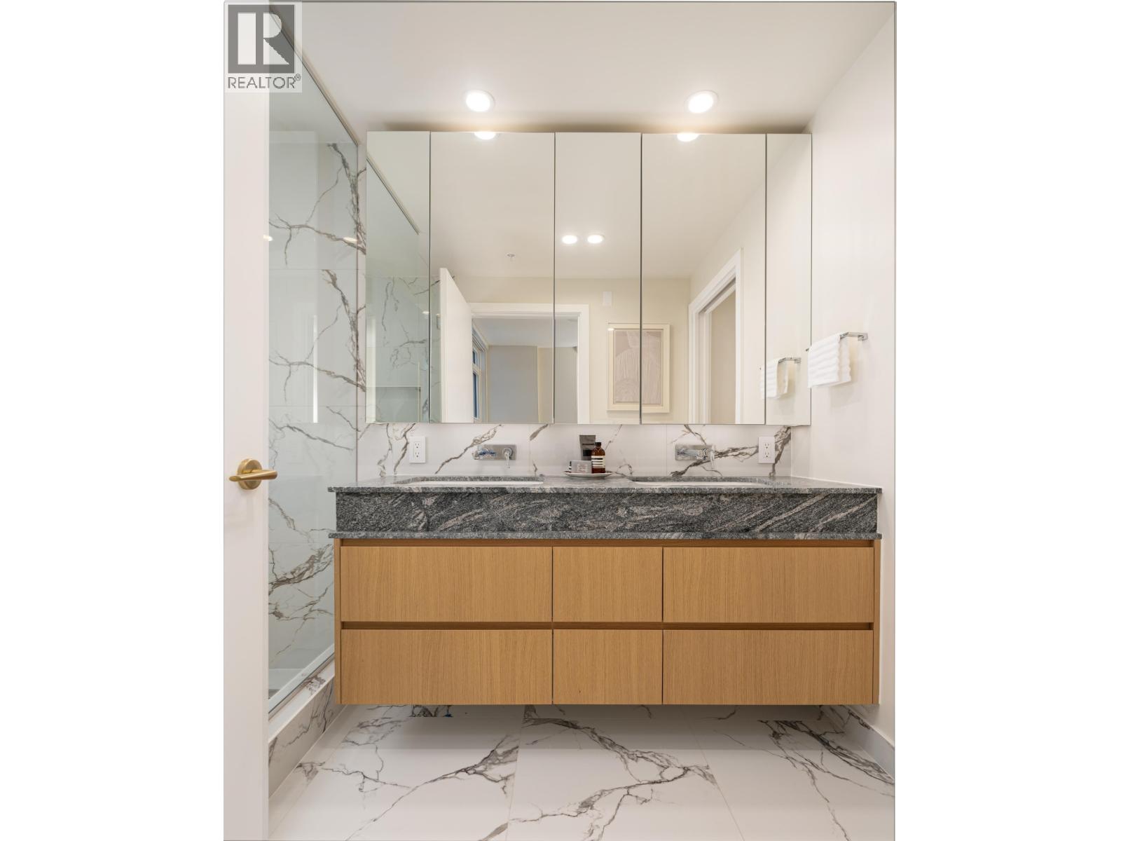 Listing Picture 19 of 39 : 202 3668 W 10TH AVENUE, Vancouver / 溫哥華 - 魯藝地產 Yvonne Lu Group - MLS Medallion Club Member