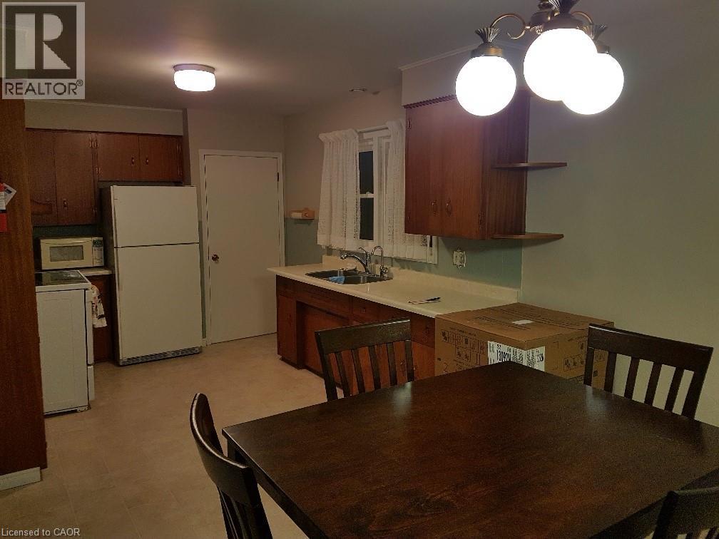 Property at 172 ELGIN Crescent image 4