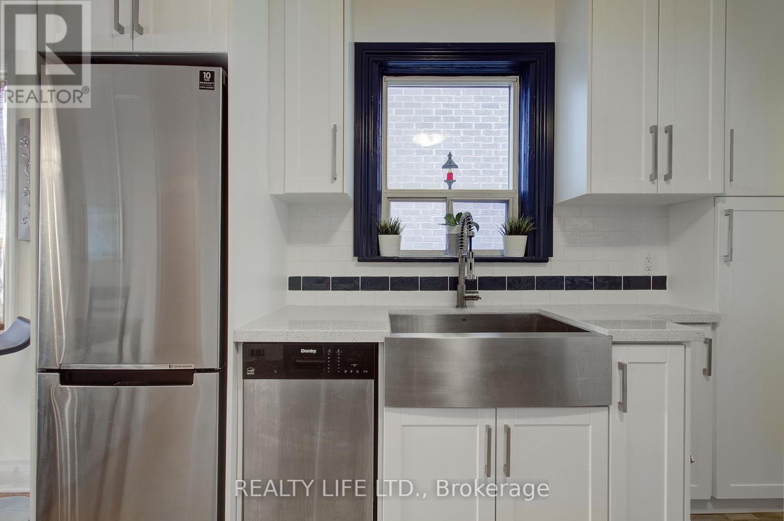 258 Gamma Street, Toronto, Ontario  M8W 4H1 - Photo 17 - W12379112
