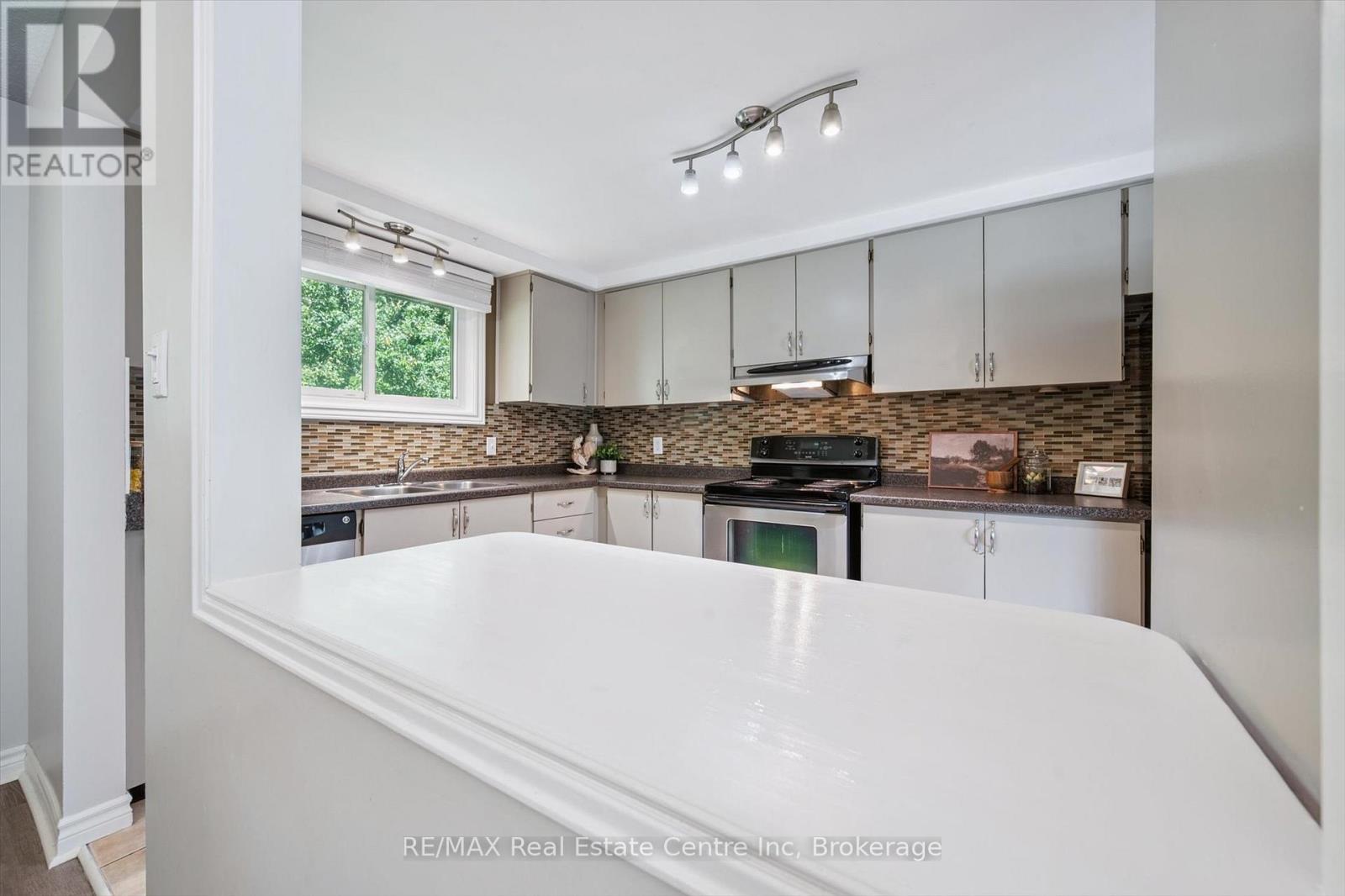 59 Steffler Drive, Guelph, Ontario N1G 3L5 - Photo 12 - X12379136