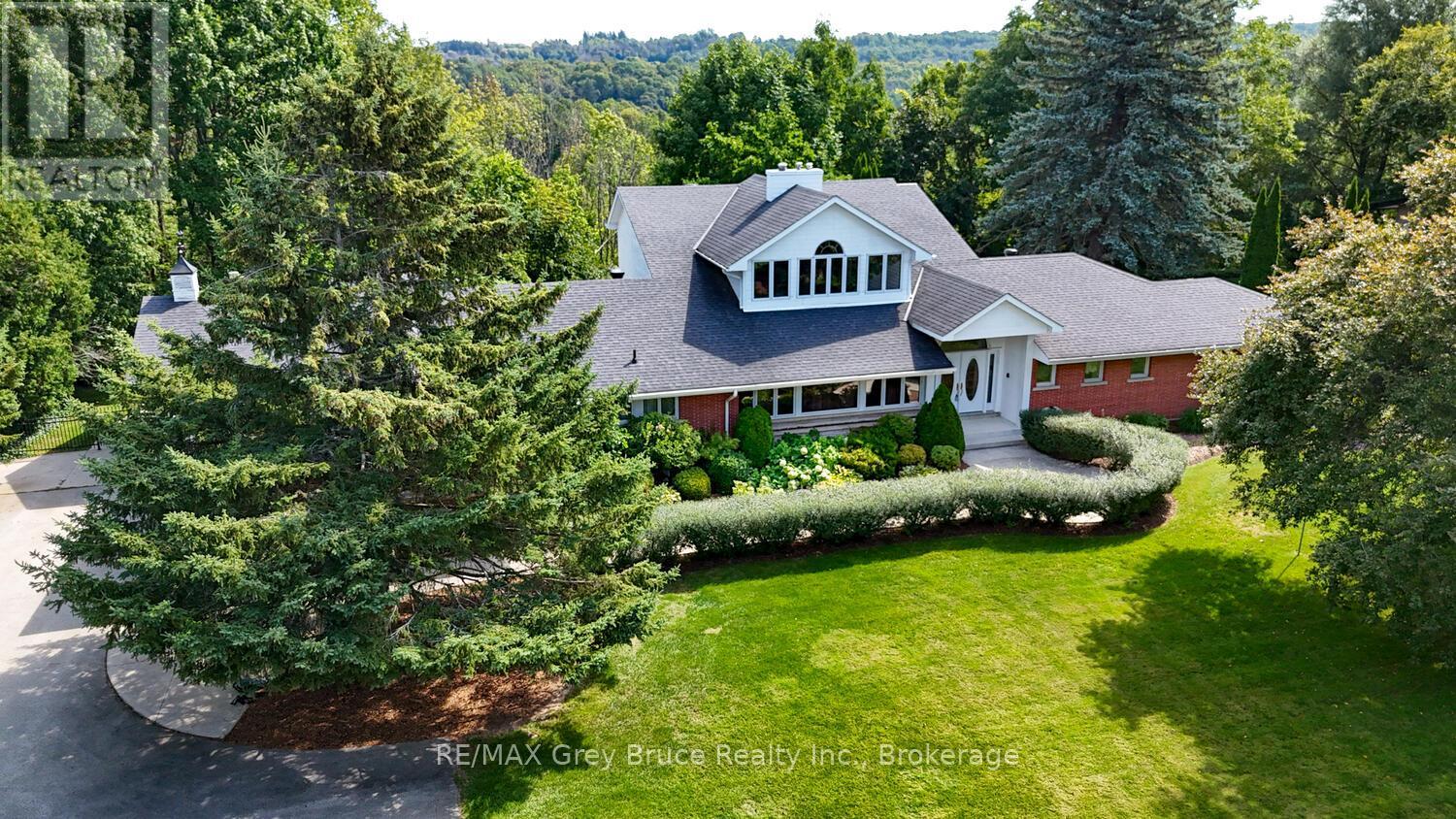 525 4th Avenue W, Owen Sound, Ontario  N4K 4V3 - Photo 1 - X12379156