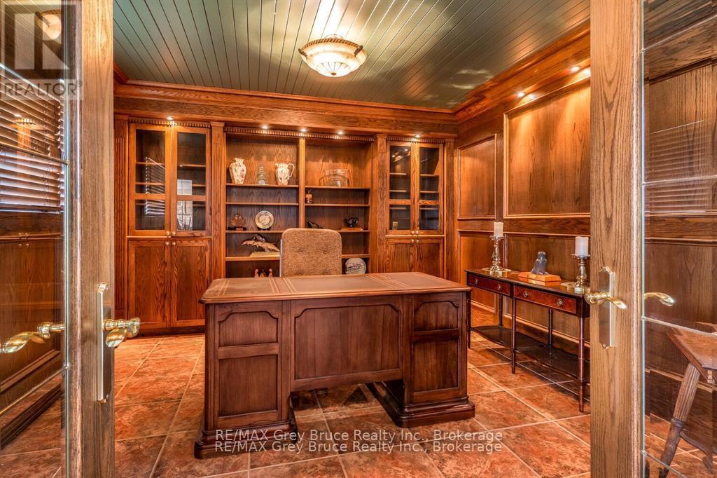 525 4th Avenue W, Owen Sound, Ontario  N4K 4V3 - Photo 22 - X12379156