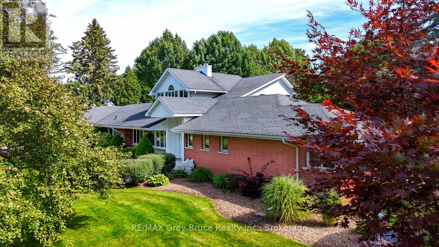 525 4th Avenue W, Owen Sound, Ontario  N4K 4V3 - Photo 3 - X12379156