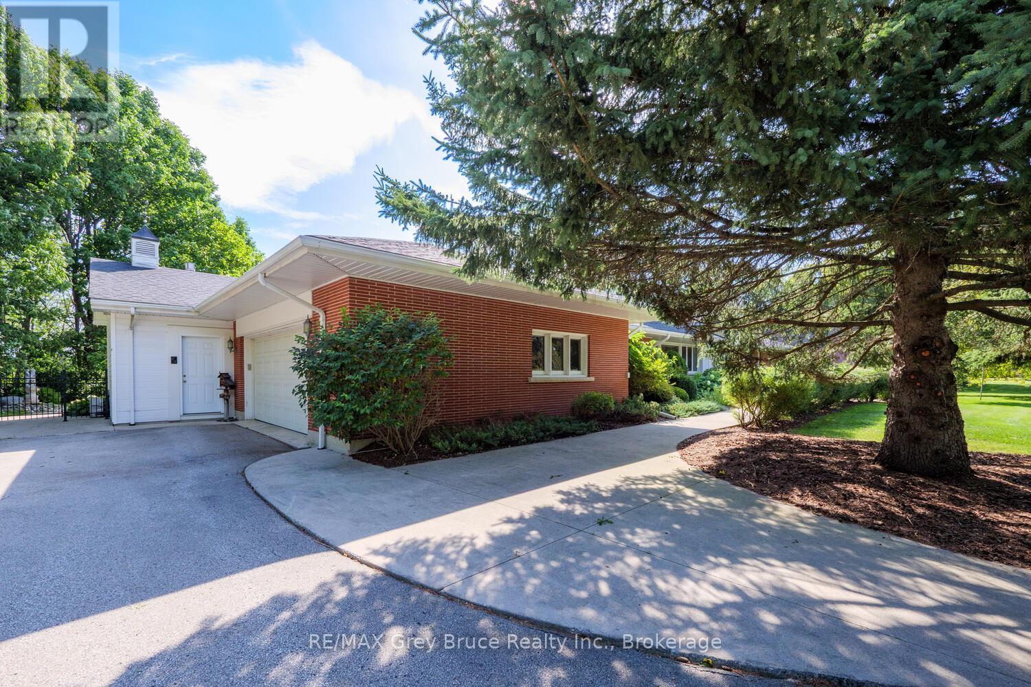 525 4th Avenue W, Owen Sound, Ontario  N4K 4V3 - Photo 4 - X12379156