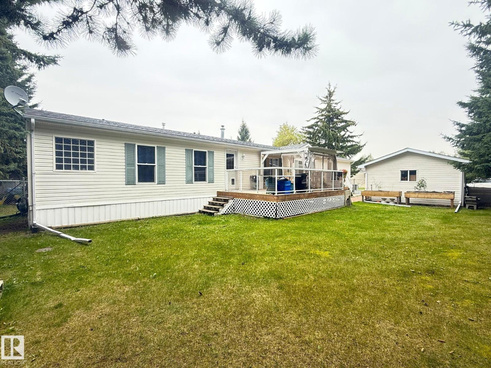 10 Village Green Mobile Park, Warburg, Alberta