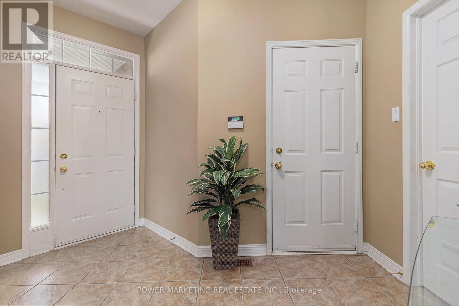 141 Finn Court, Ottawa, Ontario  K1V 2C6 - Photo 4 - X12379196