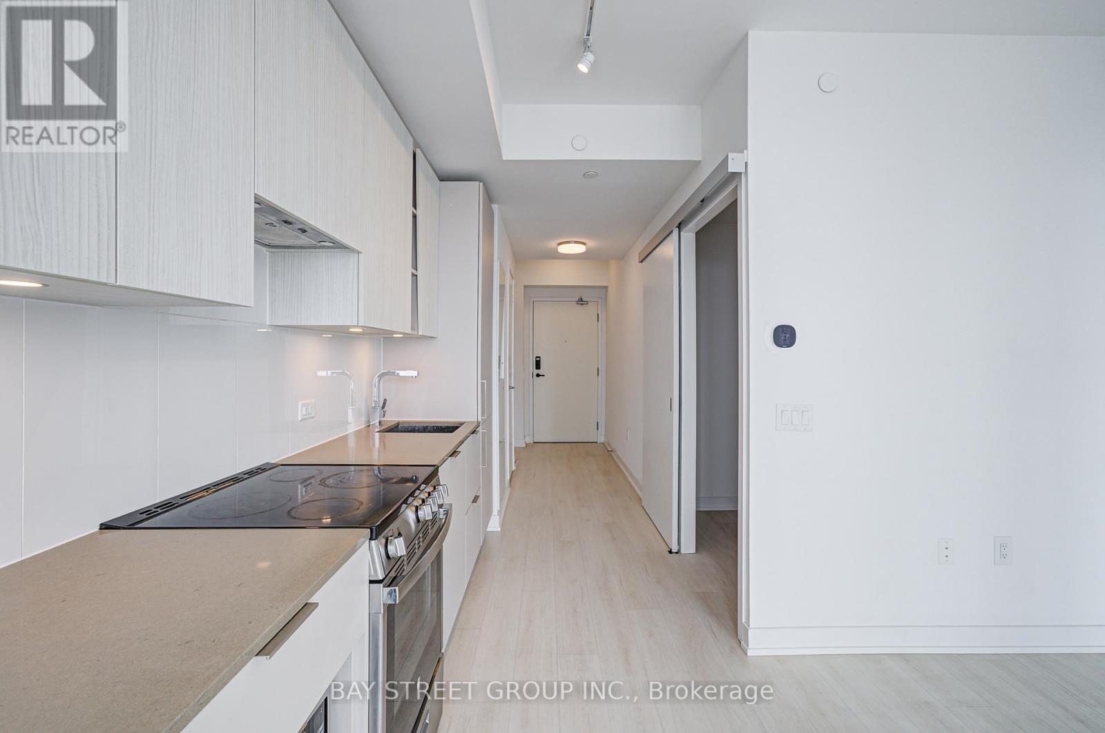3207 - 3900 Confederation Parkway, Mississauga (City Centre), Ontario  L5B 0M3 - Photo 8 - W12379139