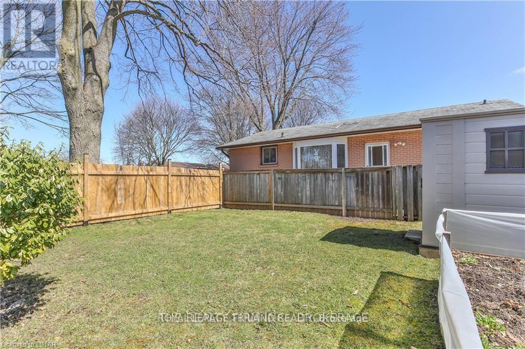 72 Toulon Crescent, London East, Ontario  N5V 1J5 - Photo 27 - X12379220