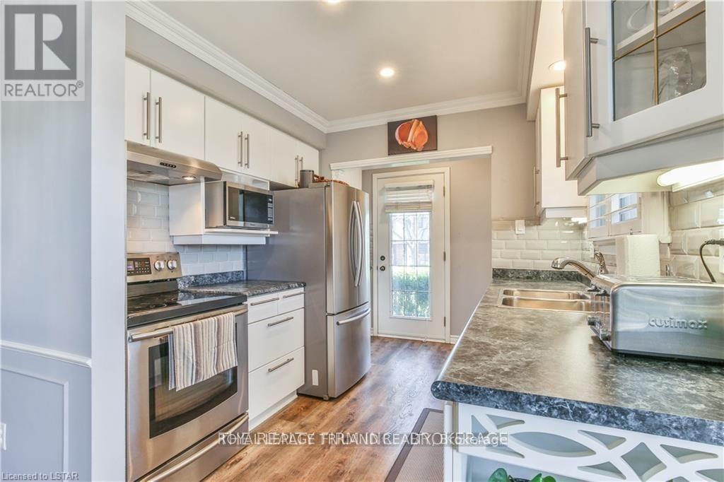 72 Toulon Crescent, London East, Ontario  N5V 1J5 - Photo 5 - X12379220
