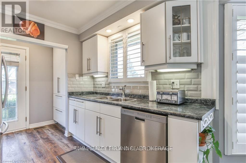 72 Toulon Crescent, London East, Ontario  N5V 1J5 - Photo 6 - X12379220