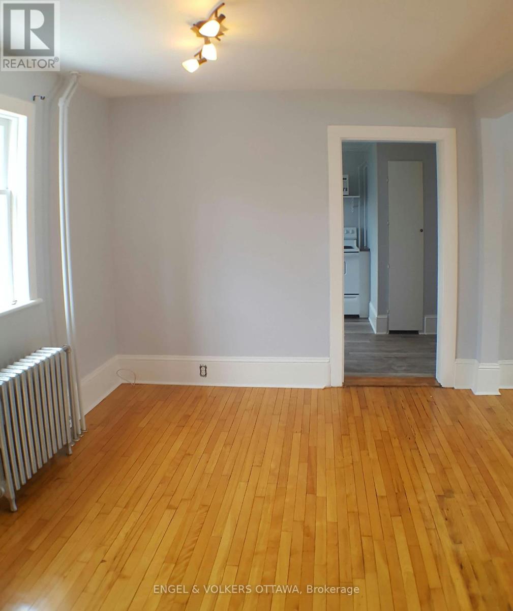 989 Bakervale Drive, Ottawa, Ontario  K1Z 6N7 - Photo 11 - X12379215