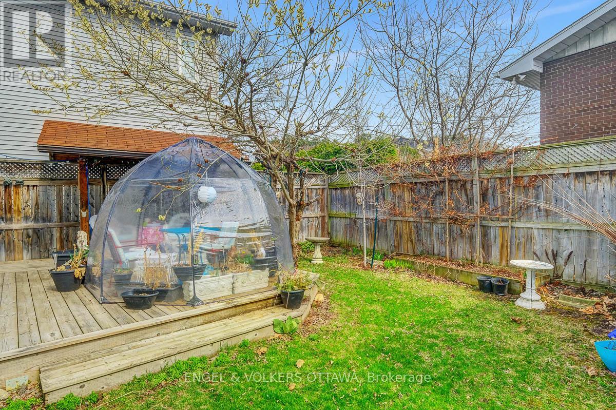 989 Bakervale Drive, Ottawa, Ontario  K1Z 6N7 - Photo 4 - X12379215