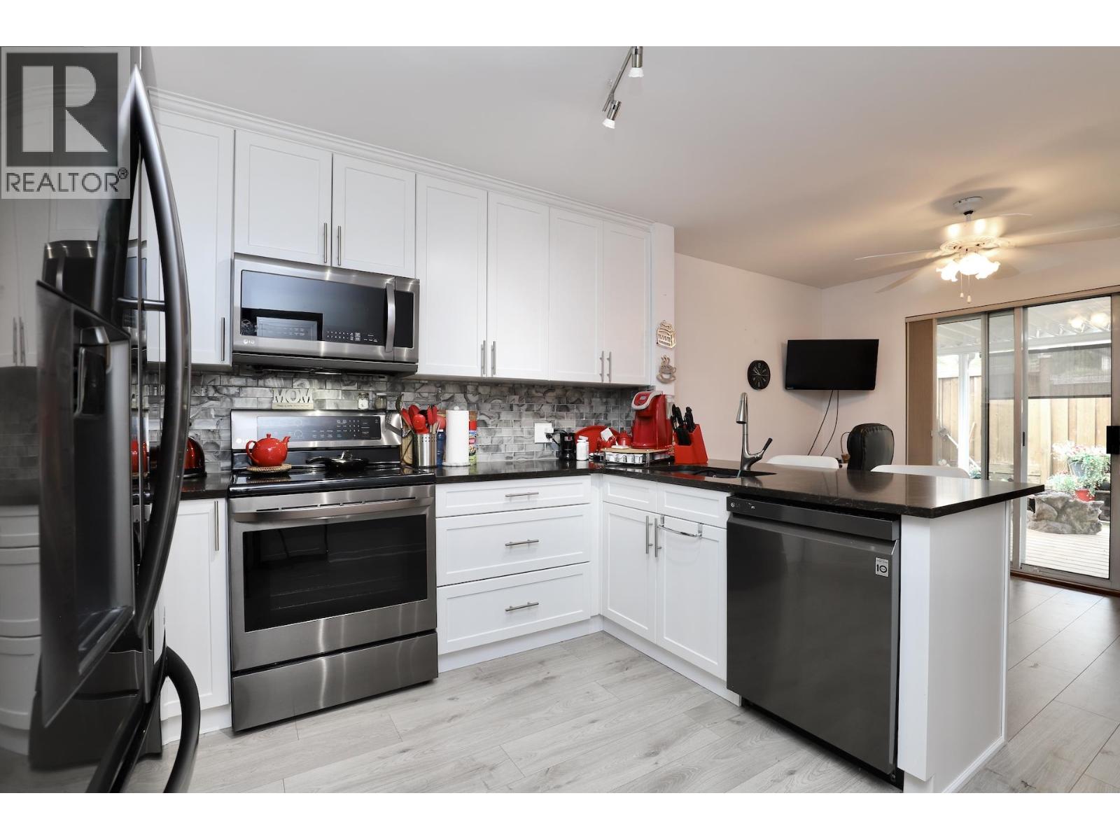 8 22308 124 AVENUE, Maple Ridge, British Columbia