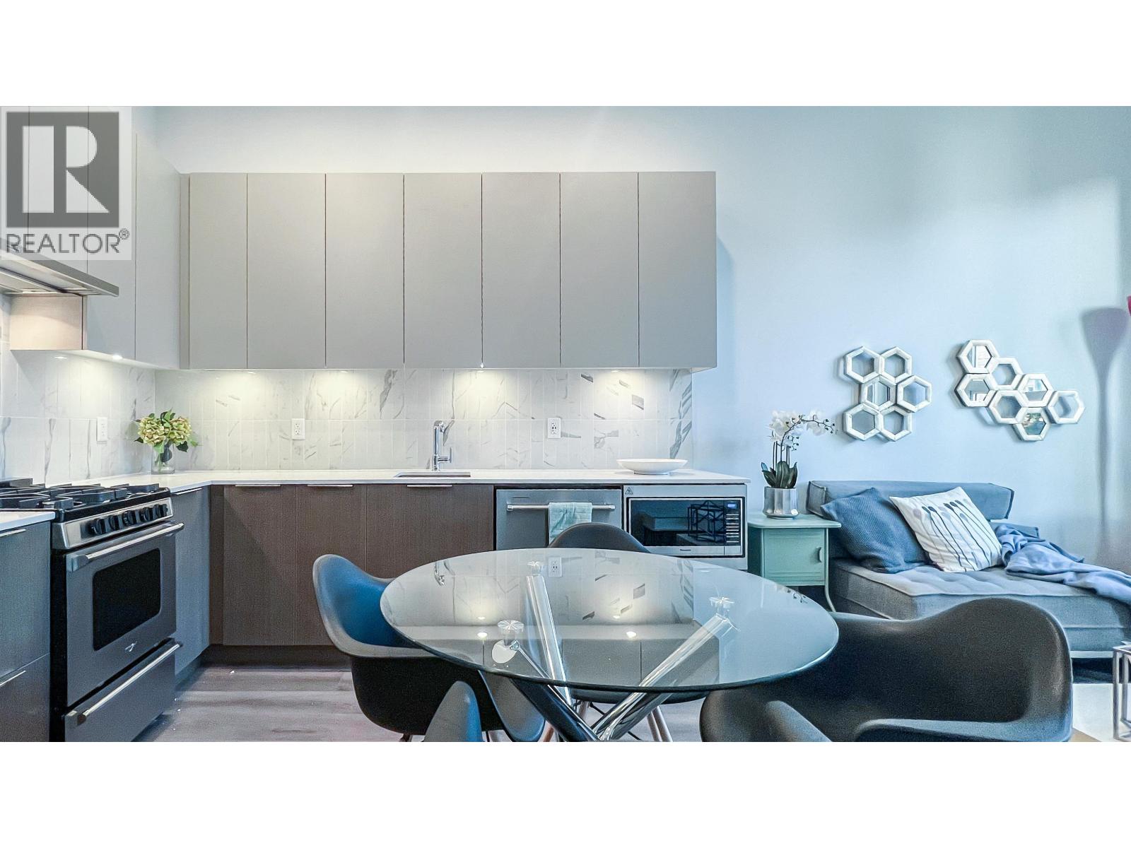 111 645 Como Lake Avenue, Coquitlam, British Columbia  V3J 0N9 - Photo 4 - R3043403
