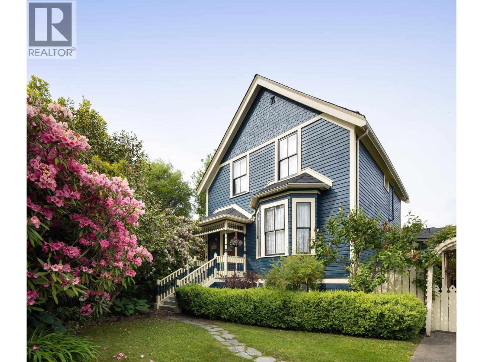335 FOURTH STREET, New Westminster, British Columbia