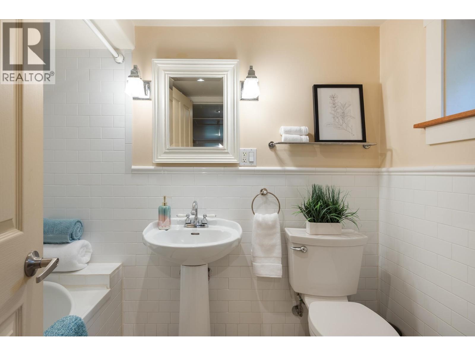 335 Fourth Street, New Westminster, British Columbia  V3L 2V3 - Photo 27 - R3043375