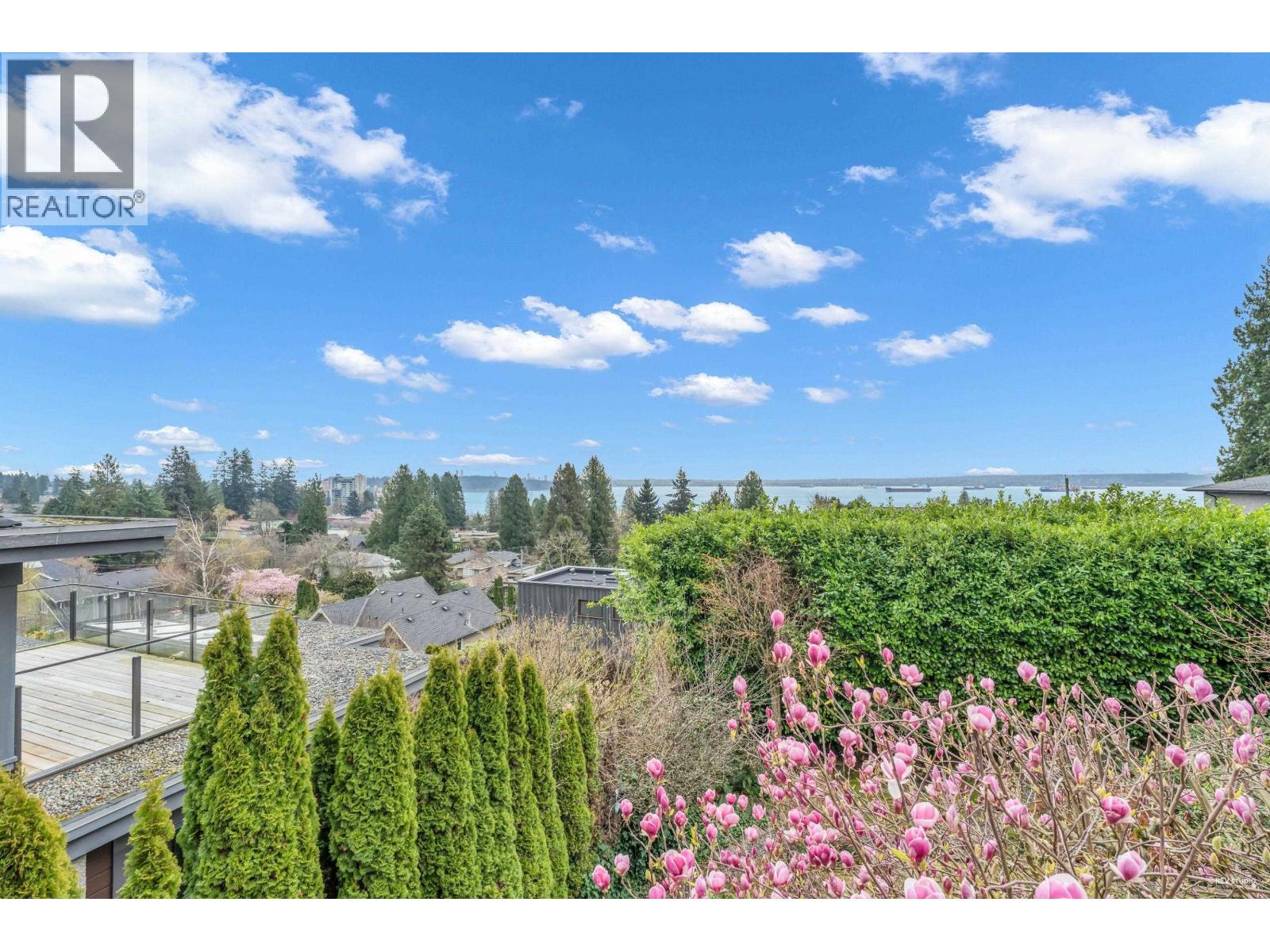 2558 MATHERS AVENUE, West Vancouver, British Columbia