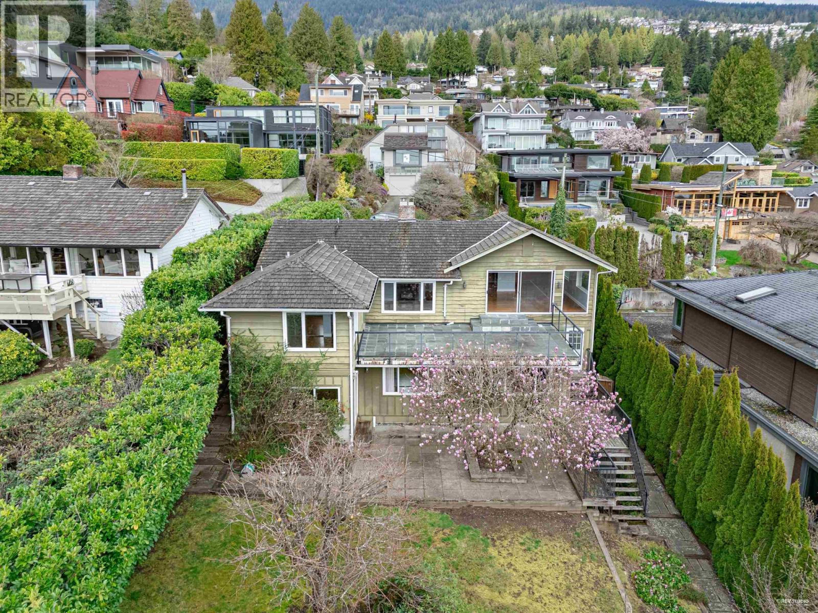 2558 Mathers Avenue, West Vancouver, British Columbia  V7V 2J1 - Photo 35 - R3043419